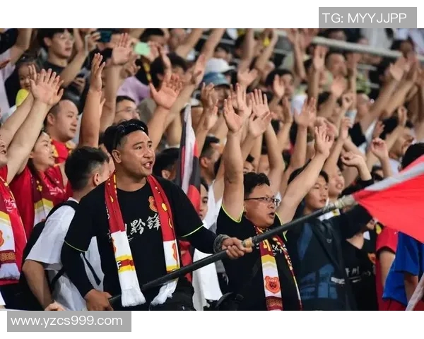 贵州足球迷模仿明星球员的热情与创意展现 贵州足球迷模仿明星球员的热情与创意展现