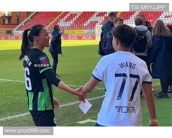 足球明星化身普通路人街头踢球引发围观球迷热议 足球明星化身普通路人街头踢球引发围观球迷热议