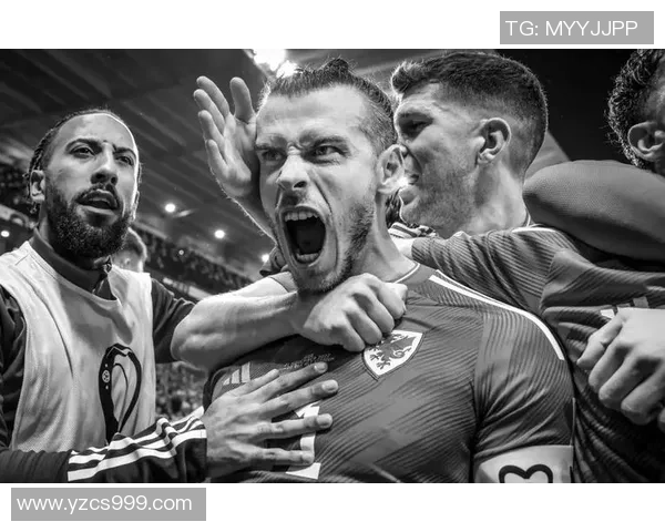 足球明星合影展现激情与荣耀的瞬间,回顾他们的辉煌时刻与团队精神 足球明星合影展现激情与荣耀的瞬间,回顾他们的辉煌时刻与团队精神