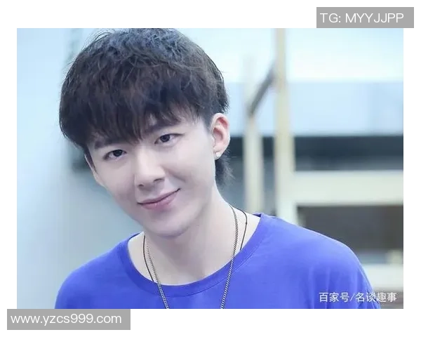 足球明星在抖音分享训练日常与生活趣事引发粉丝热议与互动