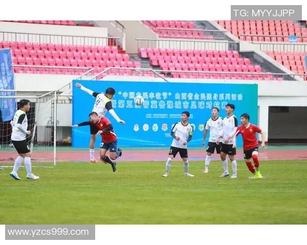 足球明星如何通过社交媒体和场外活动进行球员间的交流与合作