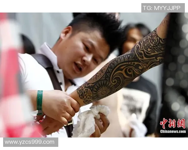 足球明星拉姆齐独特纹身艺术展示与背后故事揭秘