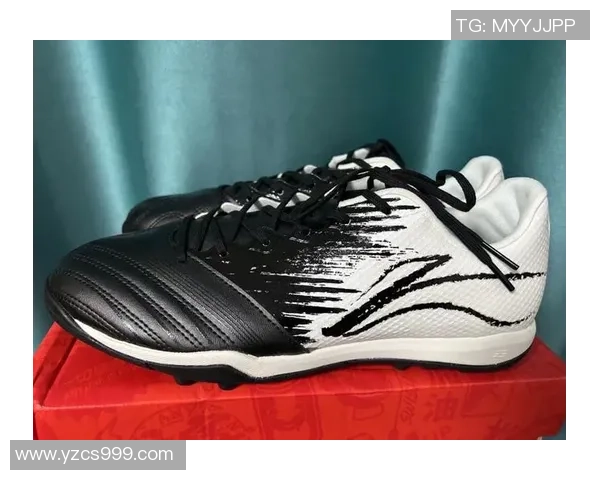 足球明星推荐的运动鞋款式与搭配技巧全解析 足球明星推荐的运动鞋款式与搭配技巧全解析