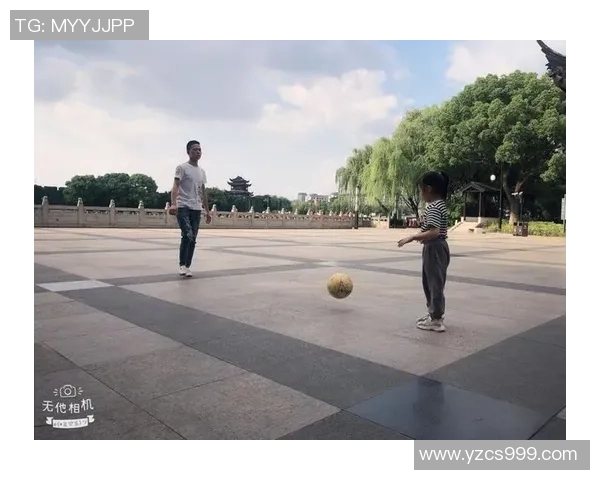 足球明星温情瞬间抱着孩子的感人照片展现父爱如山的动人时刻 足球明星温情瞬间抱着孩子的感人照片展现父爱如山的动人时刻