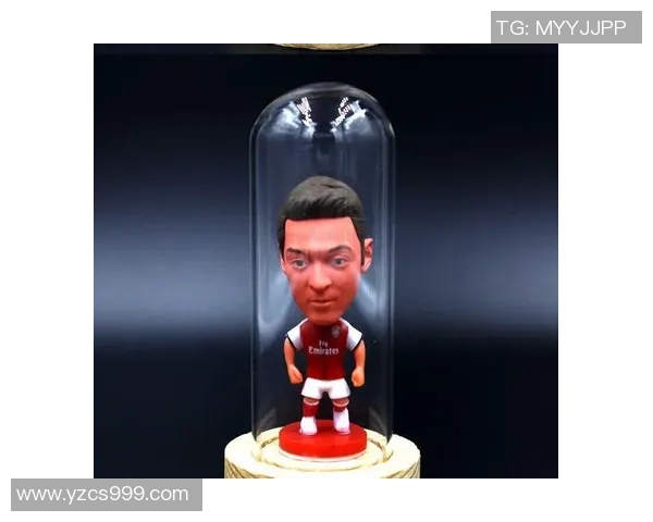 足球明星玩偶摆饰品打造个性家居风格的完美选择