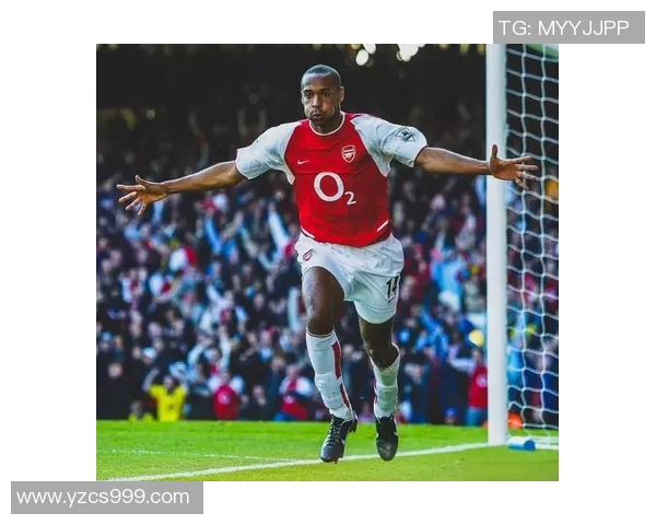 足球明星的传奇人生与球场背后的故事揭秘 足球明星的传奇人生与球场背后的故事揭秘